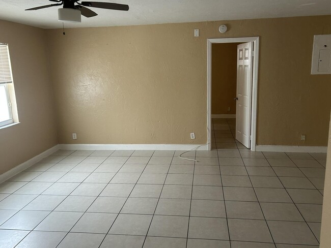 Building Photo - 606 Douglass Ave