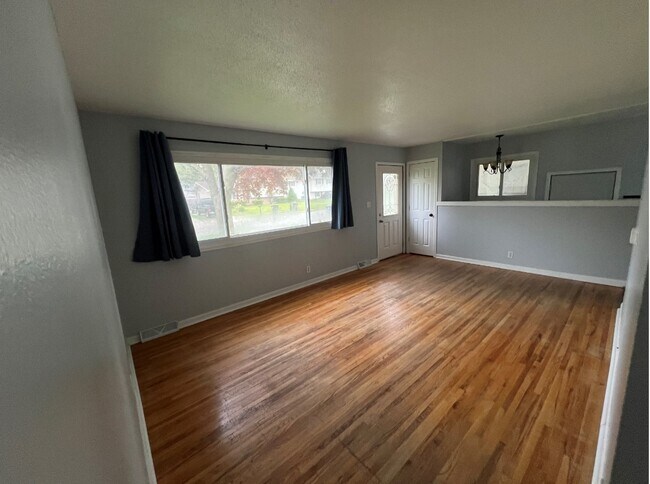 Foto del edificio - 5907 SE 8th St