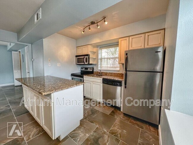 Building Photo - 817 Irma Ave