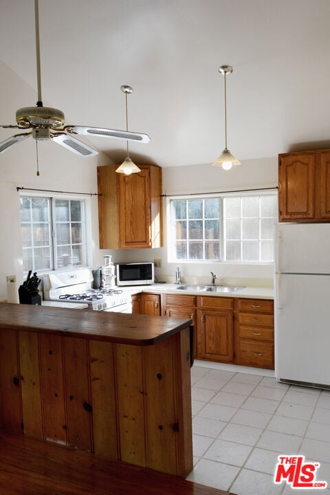 Building Photo - 1675 Happy Trail