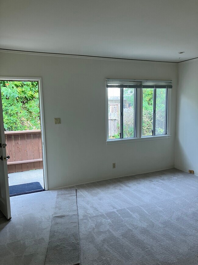 Living room - 532 Avenue C