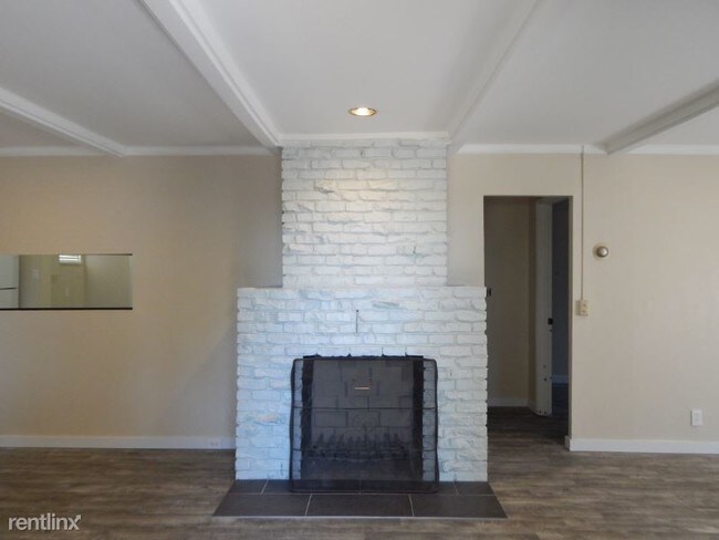 Building Photo - 3 br, 1 bath House - 7112 Sylvan Lane SW