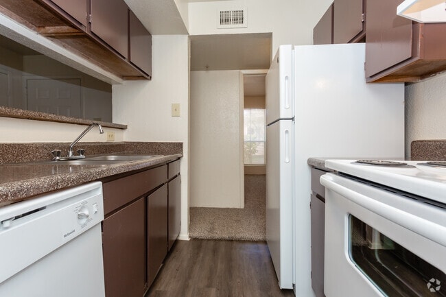 2HAB, 2BA- 932 ft² - Redbird Trails
