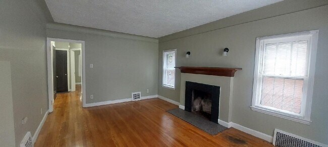 Foto del edificio - *Last Minute Fall Move in Special $1800 to...