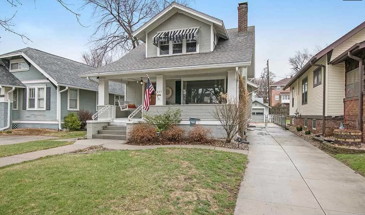 Foto principal - Updated 2-Story with Finished Basement & F...