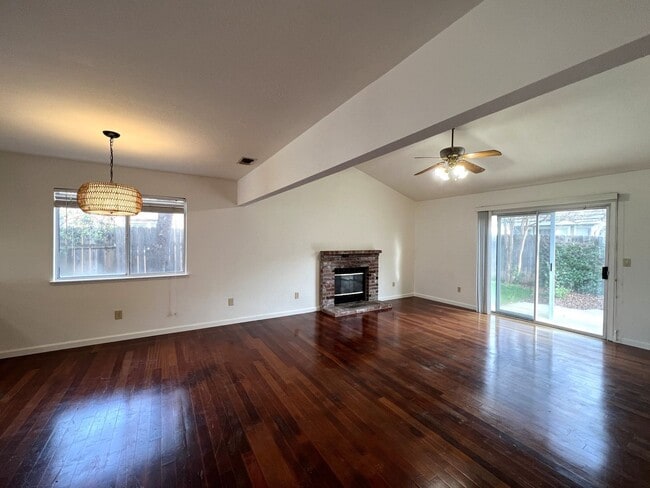 Building Photo - 3 br, 2 bath House - 8025 Parkgate Wy