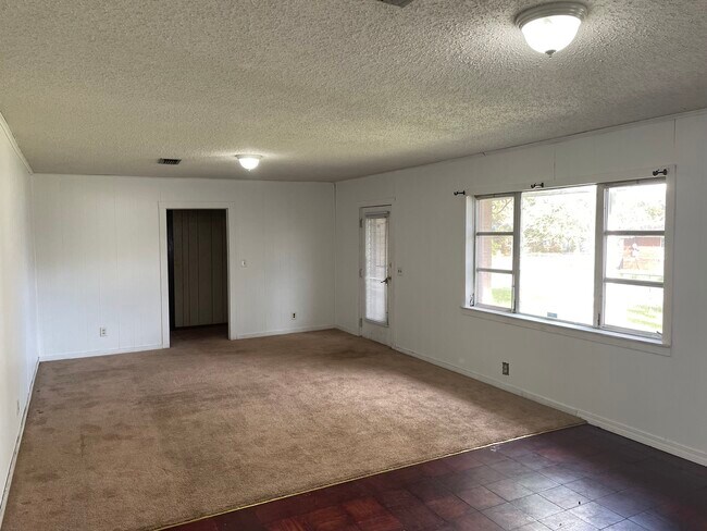 Building Photo - 615 Peyton Dr