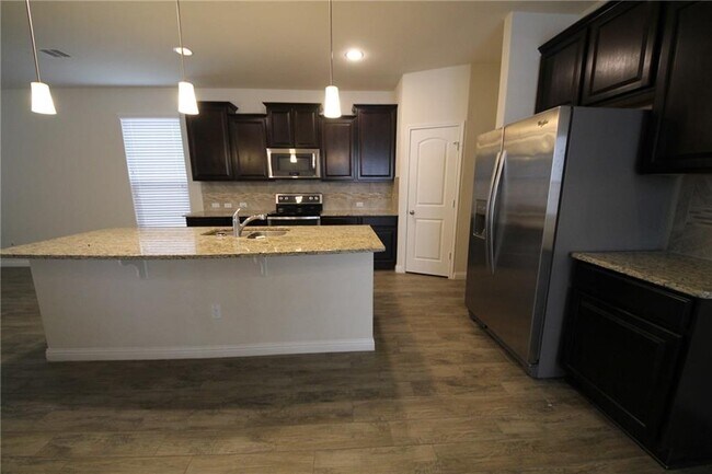 Building Photo - 16013 Hawthorne Heights Trail