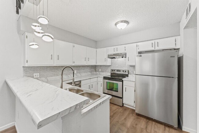 Foto del edificio - 6261 Ludington Dr