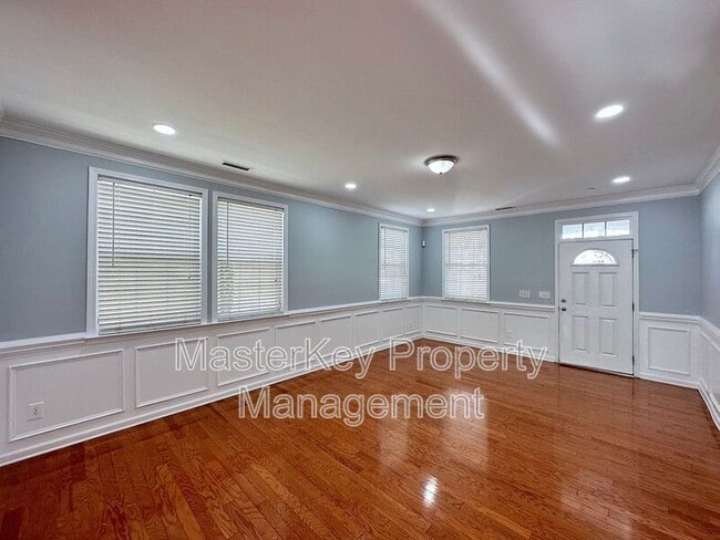 Building Photo - 250 Northlands Dr