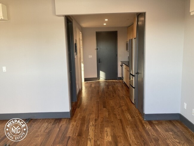 Foto del edificio - 1461 Gates Ave