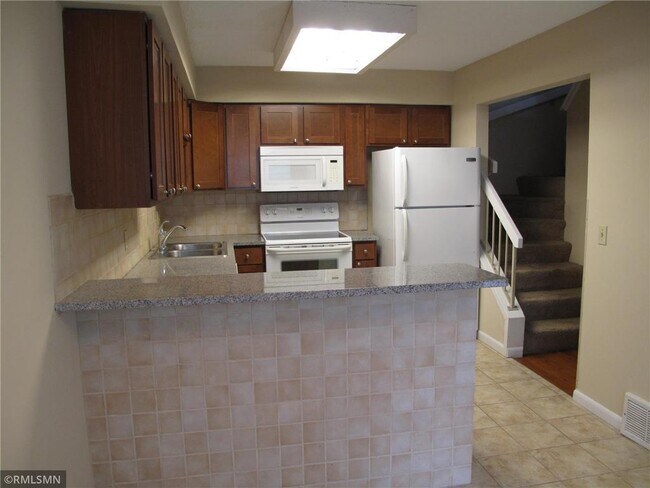 Building Photo - 335 Elan Ct
