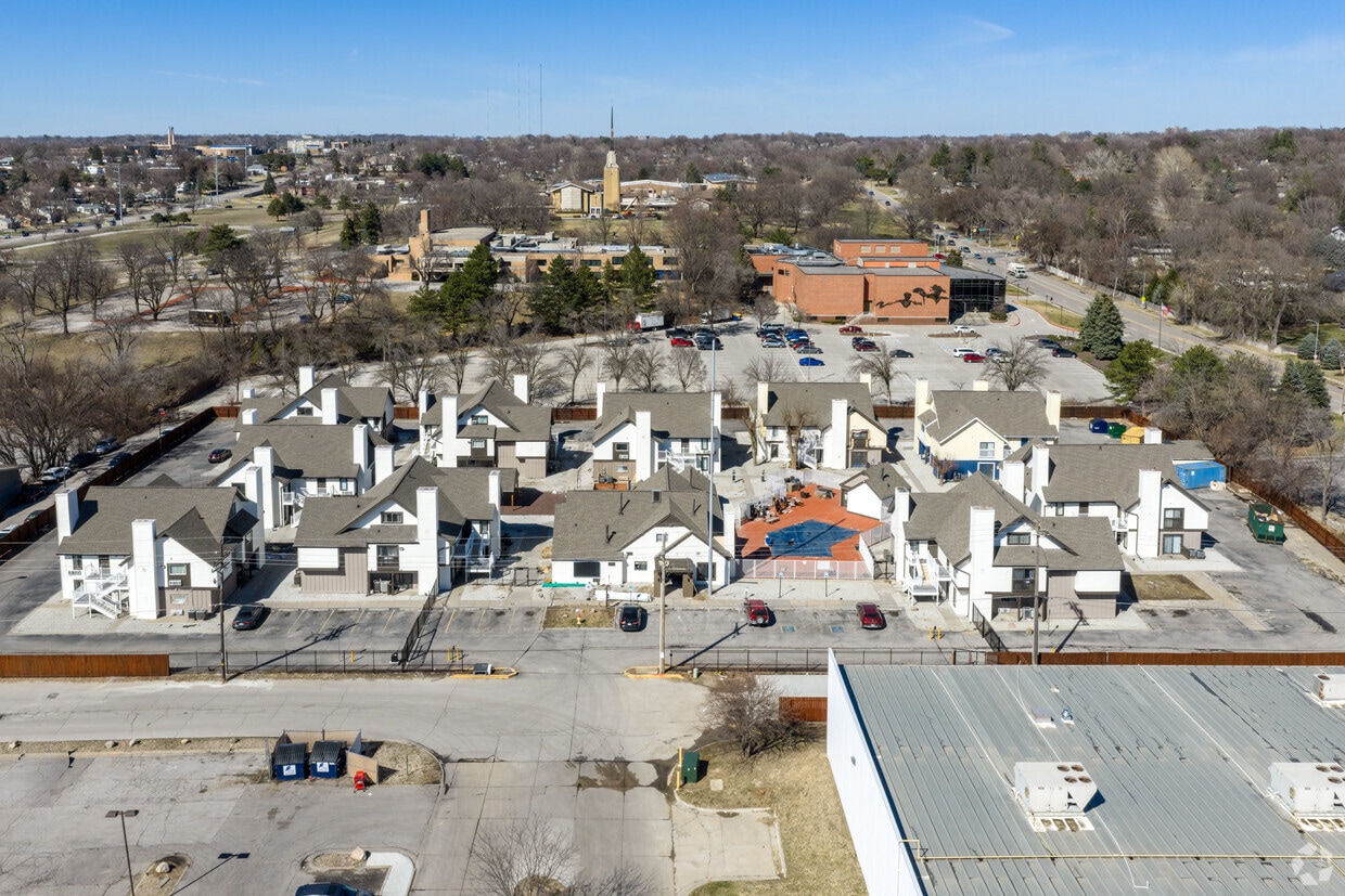 Building Photo - The Cass