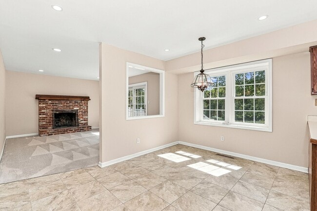 Building Photo - 2263 Almshouse Rd