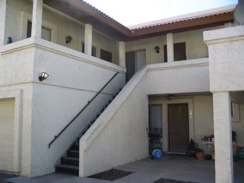 Building Photo - 924 N Revere
