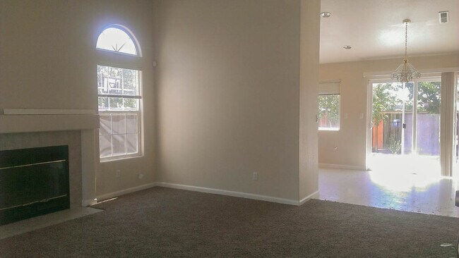 Building Photo - 1253 Greenleaf Loop