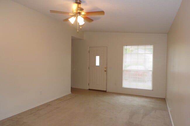 Foto del edificio - Southwest Pensacola 3BR/2BA Patio Home Ava...