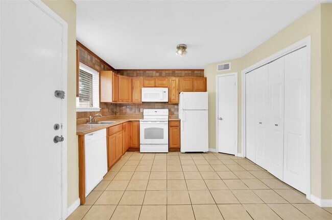 Building Photo - 250 El Dorado Blvd