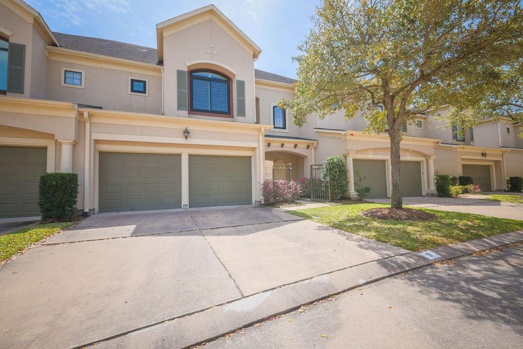 9 Sweetwater Ct, Sugar Land, TX 77479 Condo for Rent in Sugar Land