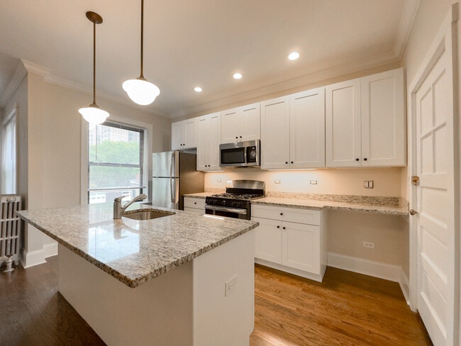 Building Photo - 1364 E 52nd St