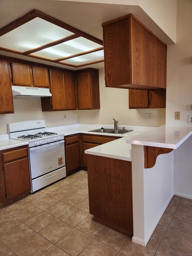 Kitchen - 9502 Walker St