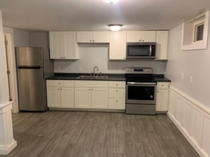 Building Photo - 32 St Johns St