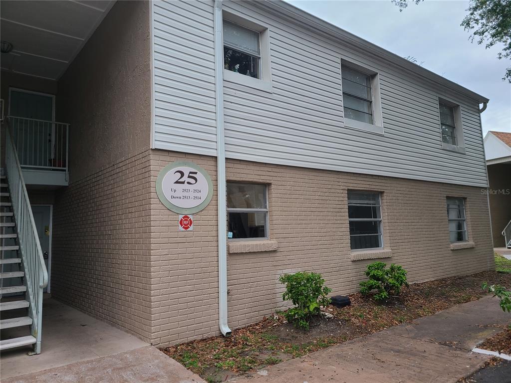 Foto principal - 7210 N Manhattan Ave