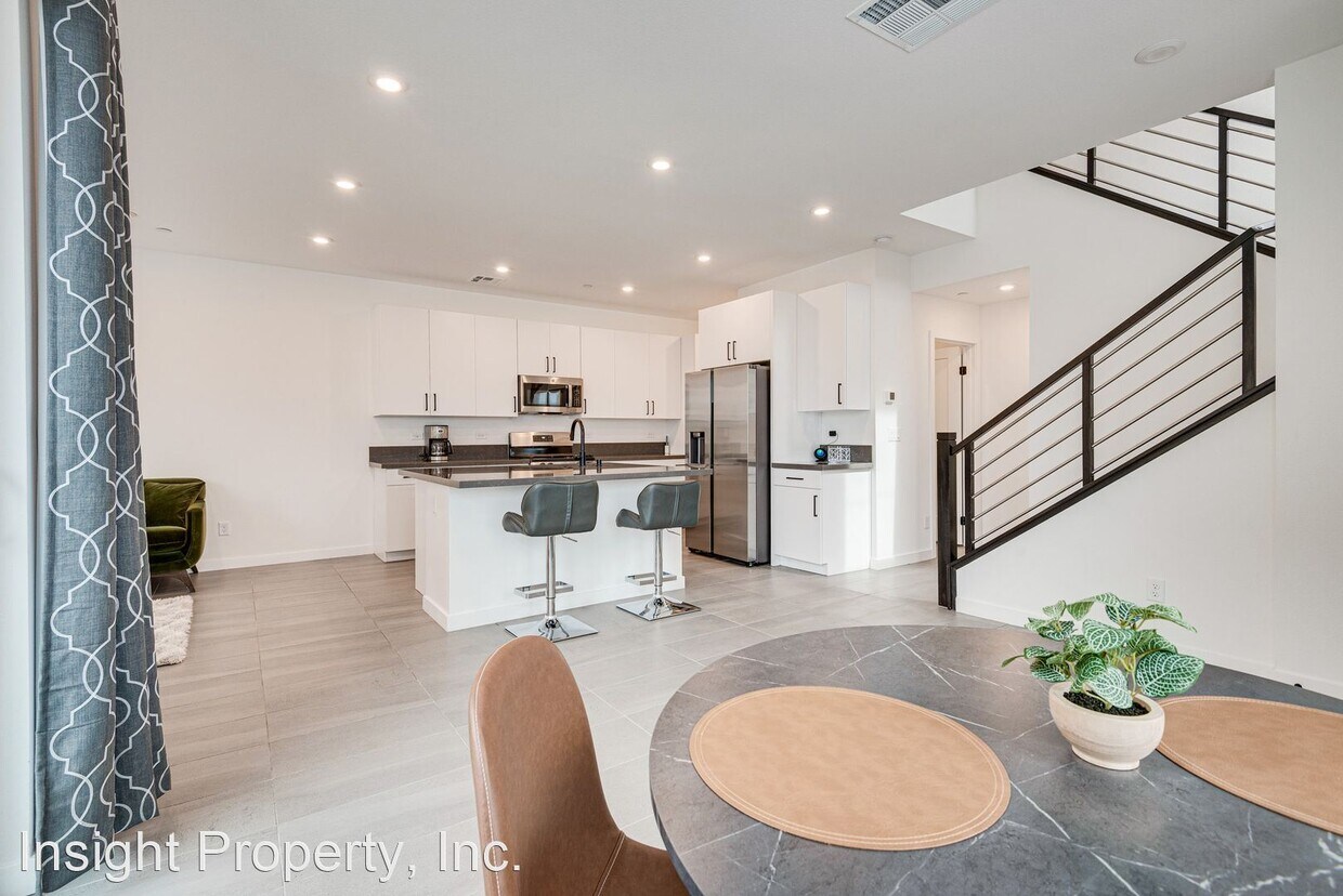 Foto principal - 3 br, 2 bath House - 4362 Vantage Ridge St.