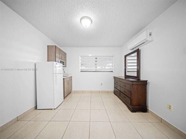 Foto del edificio - 4355 W 9th Ct