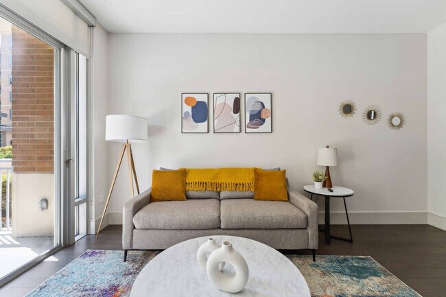 Foto del edificio - 9845 N Central Expy