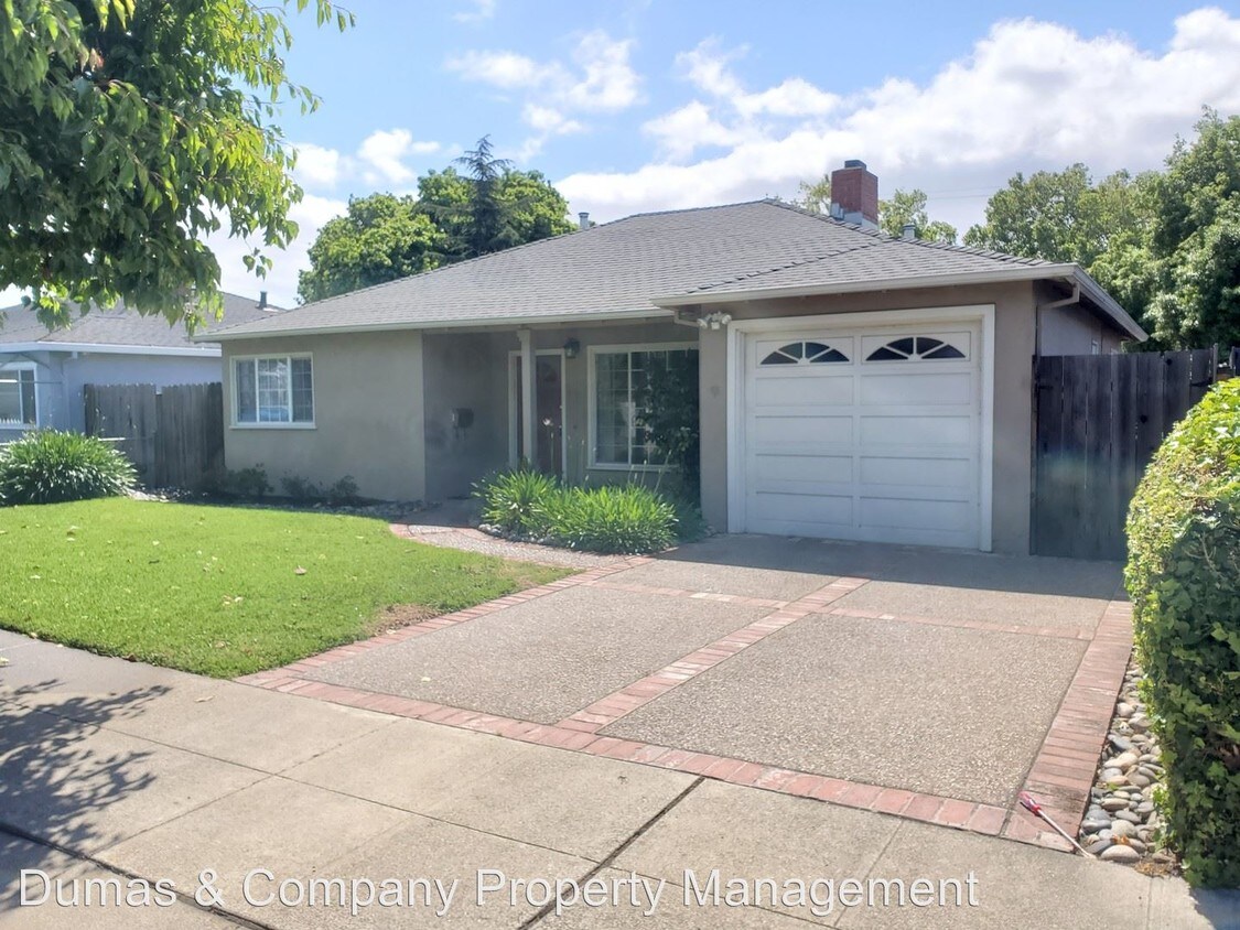 Primary Photo - 3 br, 1 bath House - 9 Flower Street