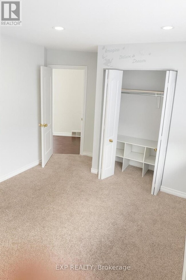 Photo du bâtiment - 235 Pineland Ct