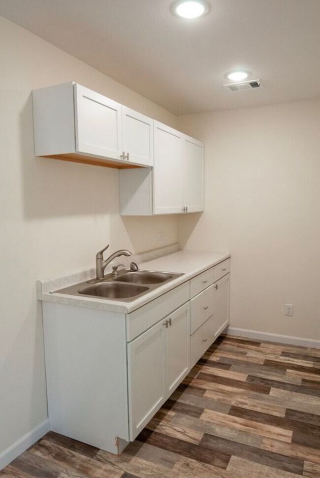 Foto del edificio - New 4 Bed / 3 bath in Pocahontas Available Now!