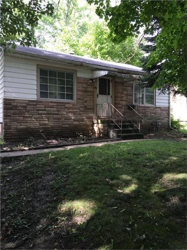 Building Photo - 1411 Greenbriar Dr