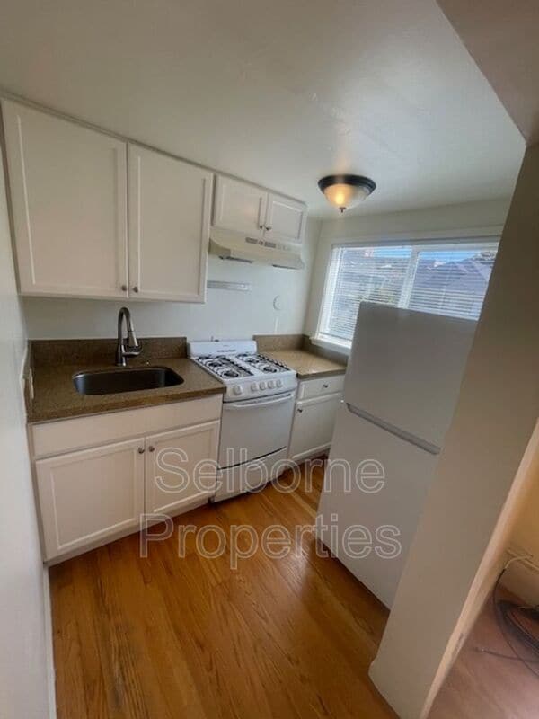 Building Photo - 546 Merrimac St