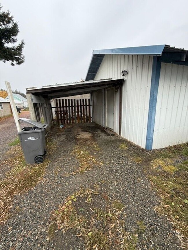 Foto del edificio - Great studio unit downtown.  Ready to occupy!