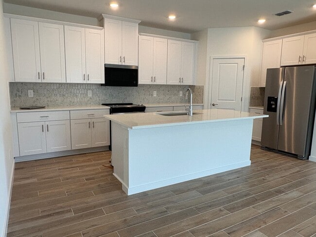 Building Photo - 74 Ararat Dr