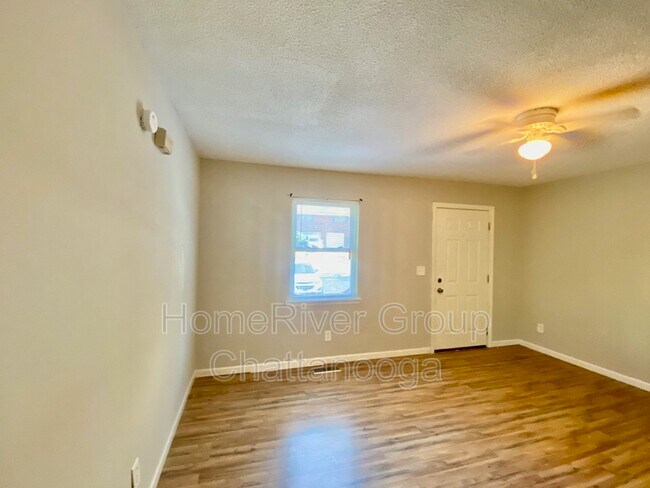 Foto del edificio - 141 Hollyberry Ln