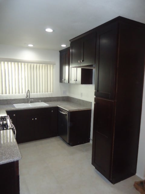 Building Photo - 3 Bedroom - 2 Bathroom Single Story Home i...
