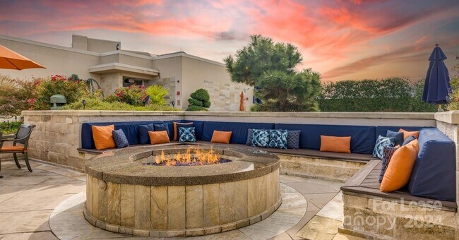 Foto del edificio - 125 W Tremont Ave