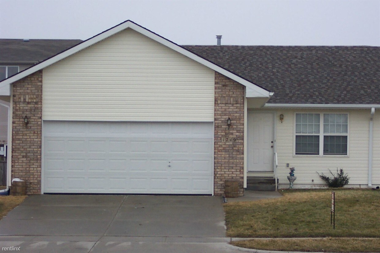 Primary Photo - 1749 Churchill Dr