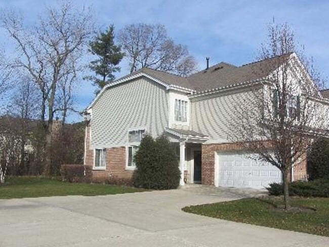 Building Photo - 3 Bedroom Beautiful Quiet Townhome in West...