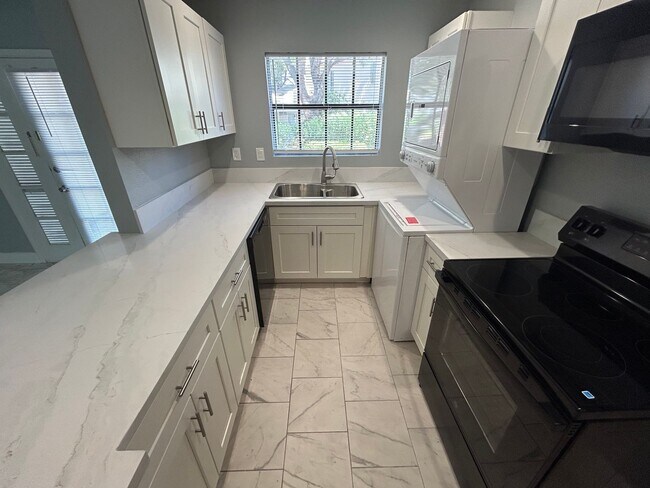 Foto del edificio - SPACIOUS 2 BEDROOM TOWNHOME IN LAS VEGAS COUNTRY CLUB