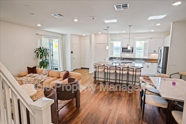 Building Photo - 27605 Sawtooth Ln