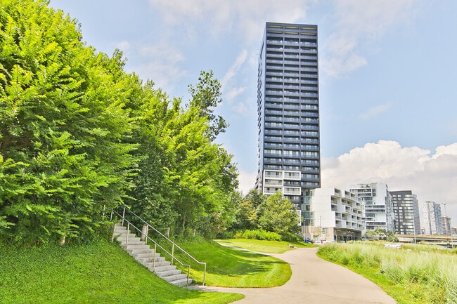 Building Photo - 170 Bayview Ave