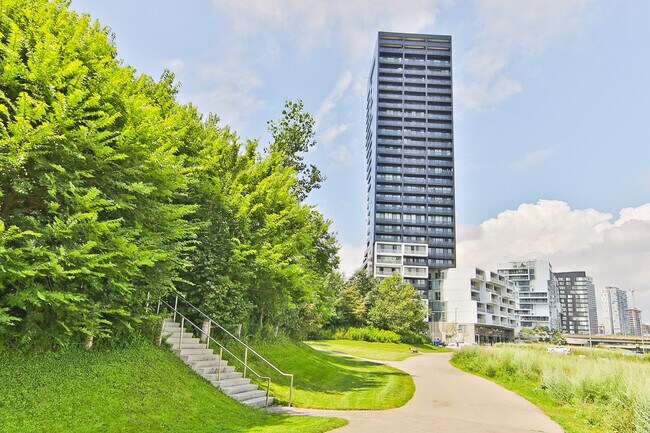 Photo du bâtiment - 170 Bayview Ave