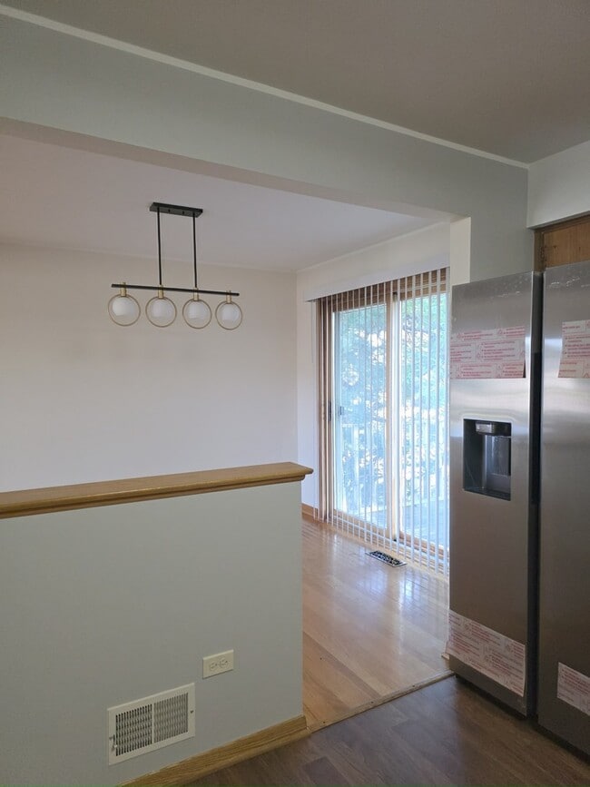 Building Photo - 9100 Crescent Ct