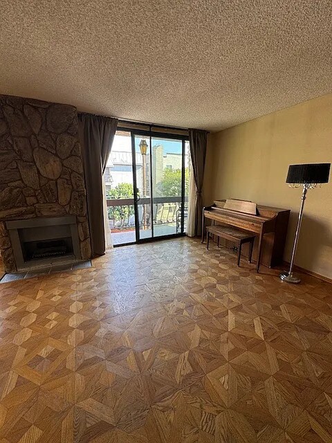 Foto del edificio - 1735 N Fuller Ave