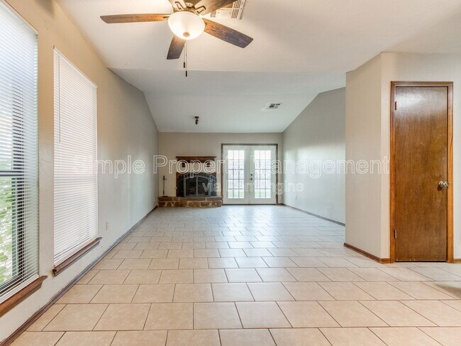 Foto del edificio - 10104 Shadowridge Dr