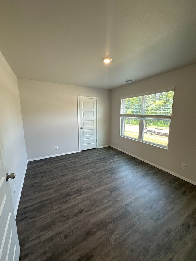 Foto del edificio - BRAND NEW Three Bedroom | Two Bath Home in...